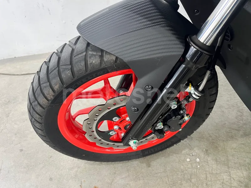 Aprilia SR GT 125 - Vista 19
