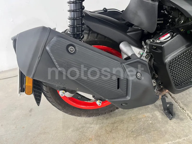 Aprilia SR GT 125 - Vista 21