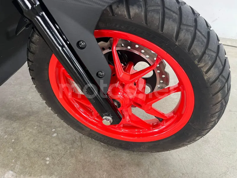Aprilia SR GT 125 - Vista 23