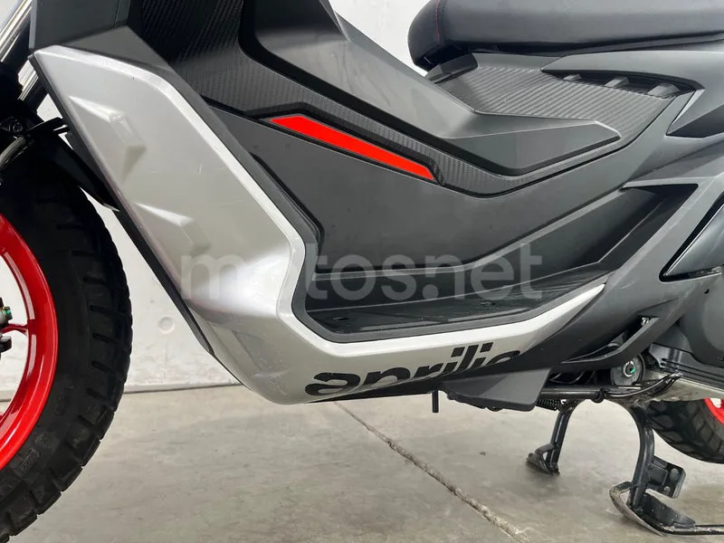 Aprilia SR GT 125 - Vista 24