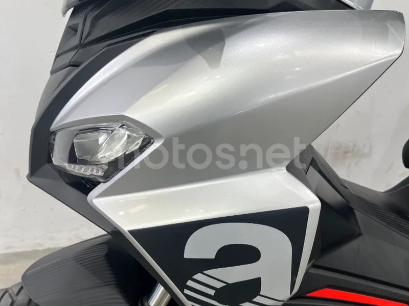 Aprilia SR GT 125 - Vista 26