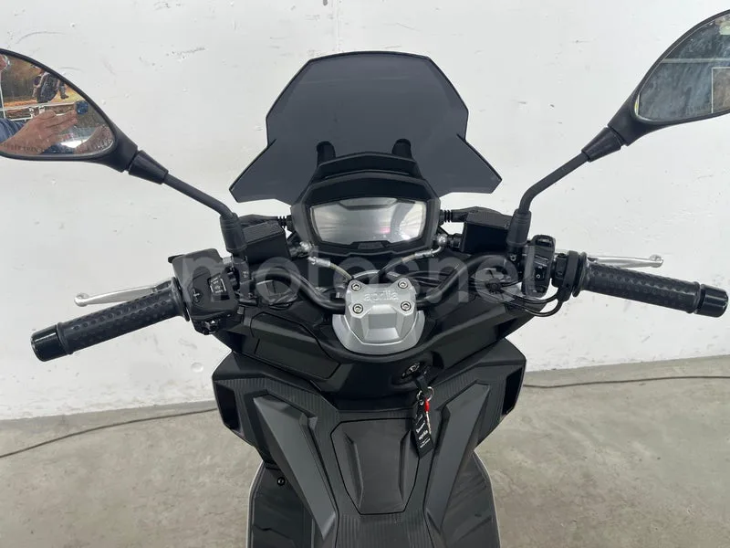 Aprilia SR GT 125 - Vista 27