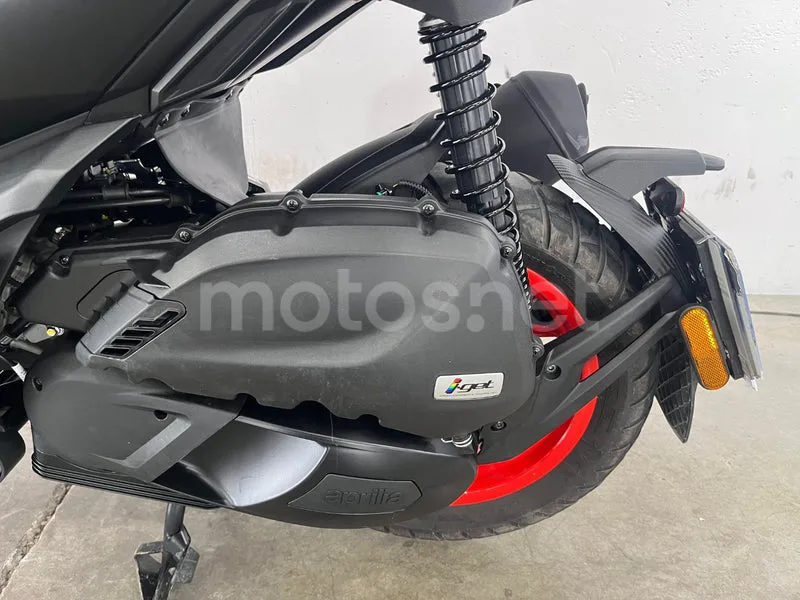 Aprilia SR GT 125 - Vista 32