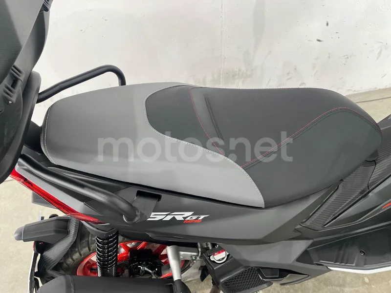 Aprilia SR GT 125 - Vista 33