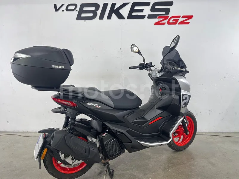 Aprilia SR GT 125 - Vista 8