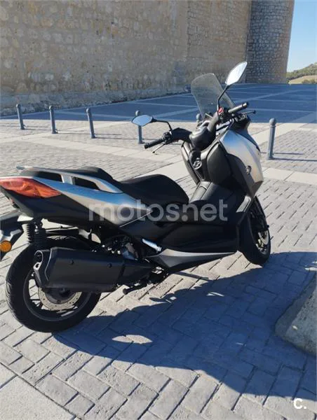 Yamaha XMAX 300 - Vista 3