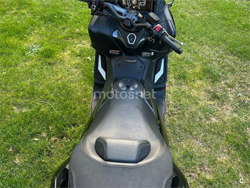 Yamaha TMAX - Vista 3