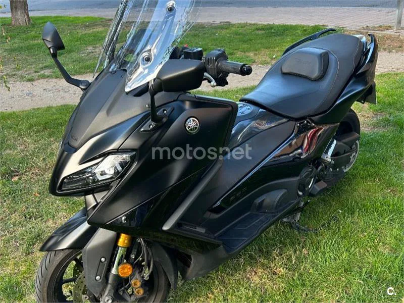 Yamaha TMAX - Vista 4