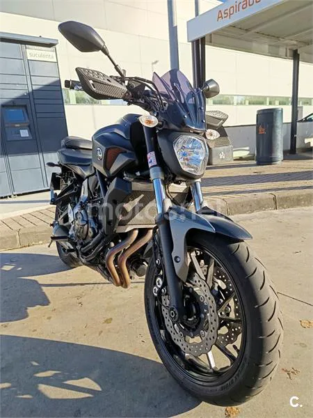 Yamaha MT-07 - Vista 15