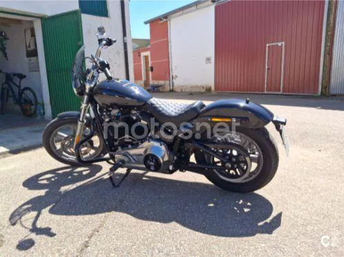 Harley-Davidson Softail Standard - Vista 4