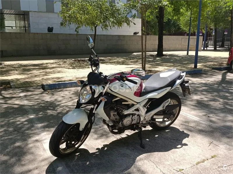 Suzuki Gladius 650 3300 € 2010 Sevilla - 1