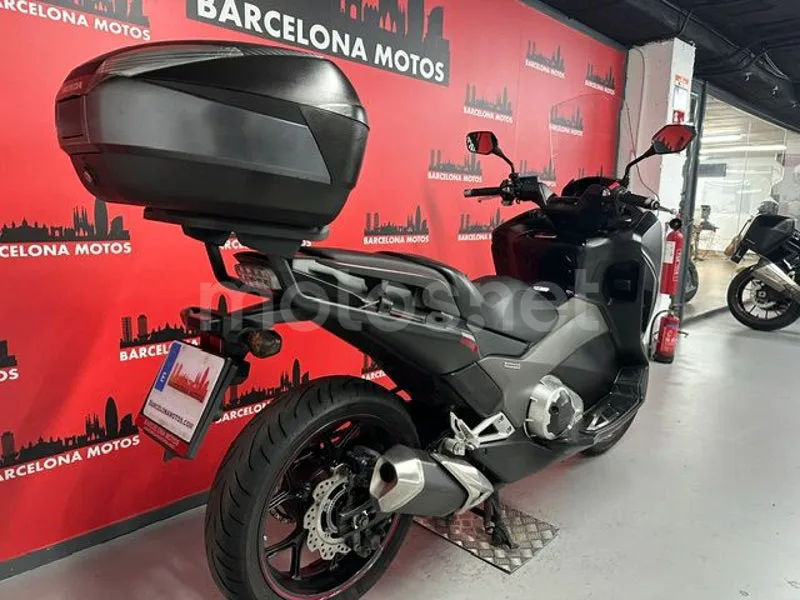 Honda Integra 750 S - Vista 5