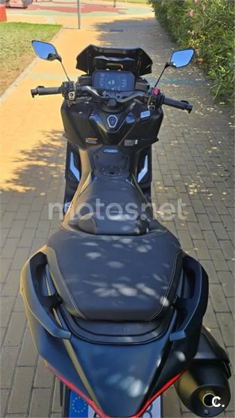 Yamaha TMAX - Vista 5