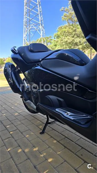 Yamaha TMAX - Vista 7