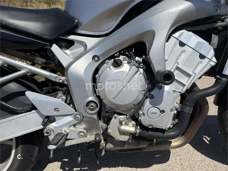 Yamaha FZ6 Fazer - Vista 5