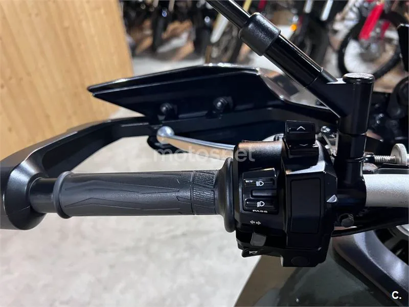 Yamaha Tracer 900 - Vista 84