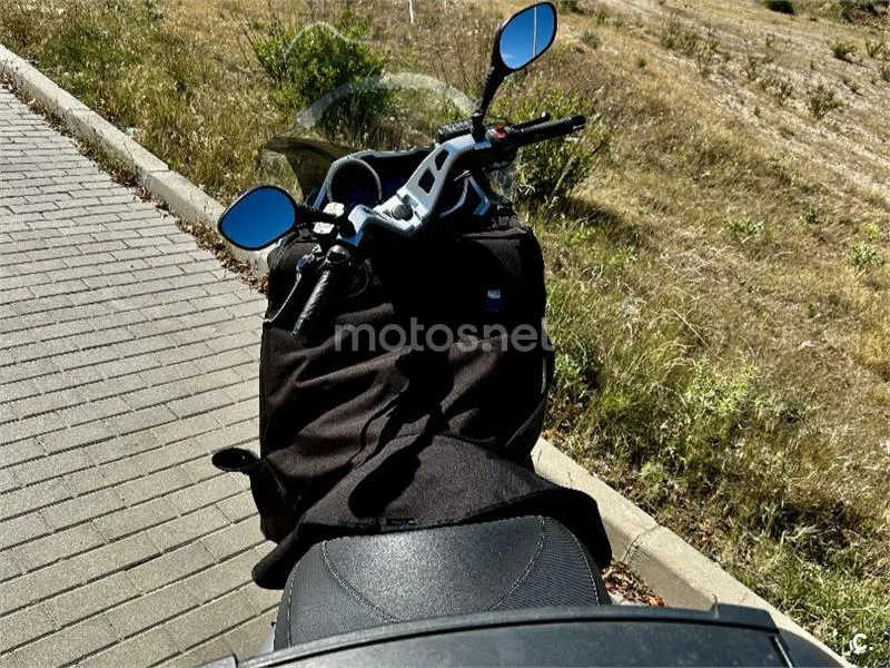 Kawasaki J300 - Vista 7