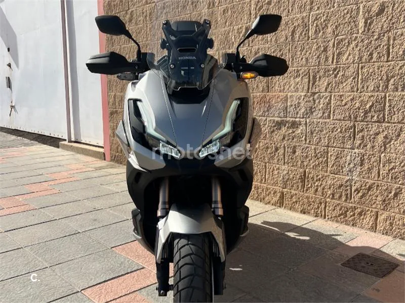Honda ADV350 - Vista 4