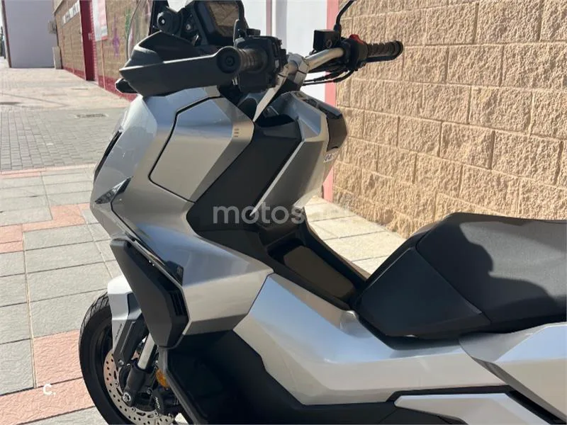 Honda ADV350 - Vista 9