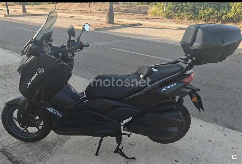 Yamaha XMAX 300 - Vista 3