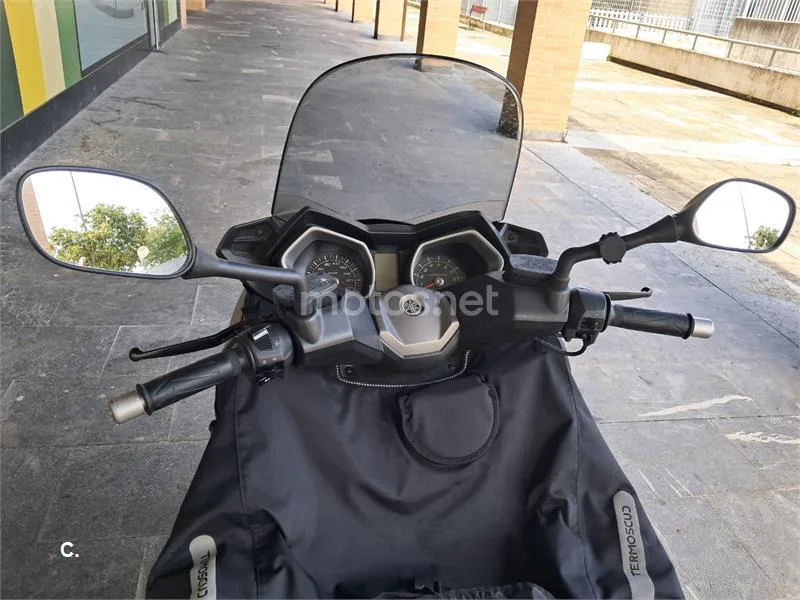 Yamaha XMAX 400 - Vista 3