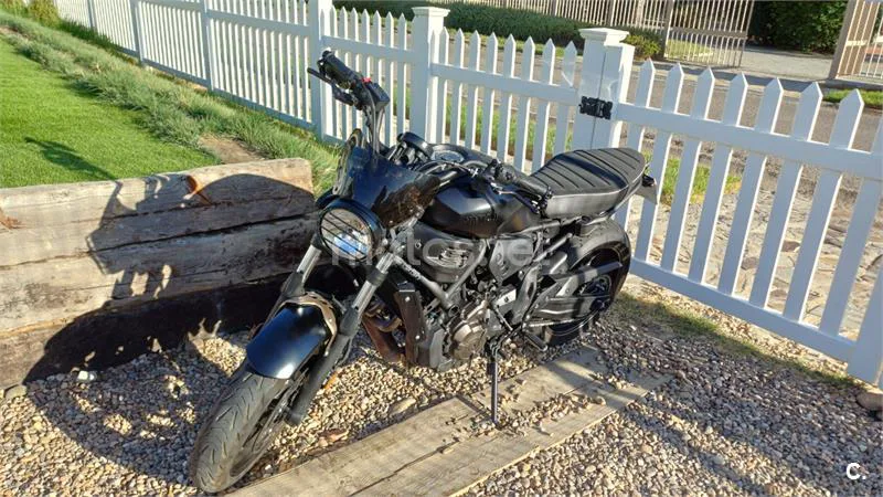 Yamaha XSR700 - Vista 12