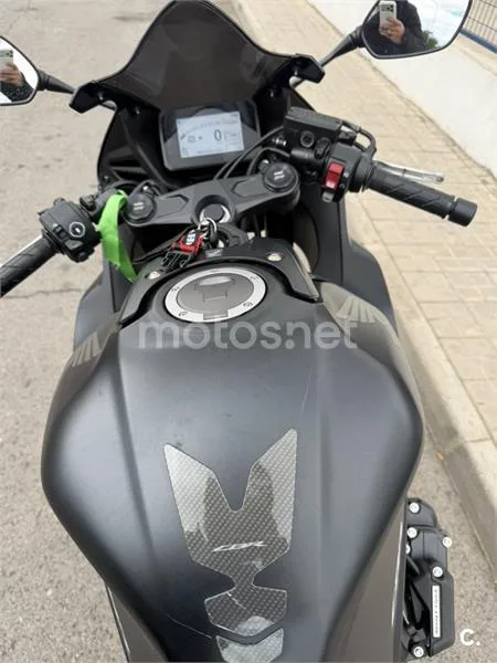 Honda CBR650R E-Clutch - Vista 11