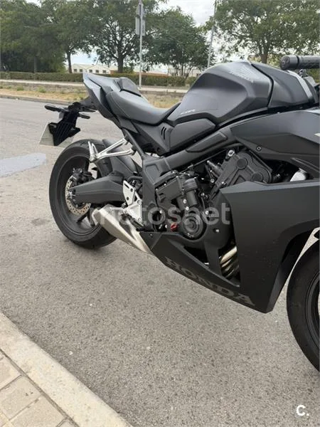 Honda CBR650R E-Clutch - Vista 4