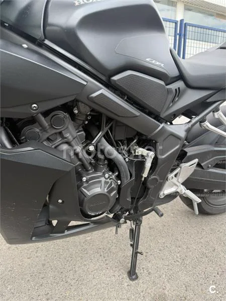 Honda CBR650R E-Clutch - Vista 6