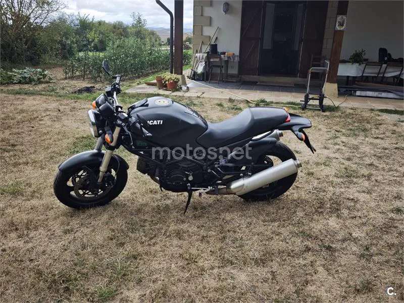 Ducati Monster 695 - Vista 4