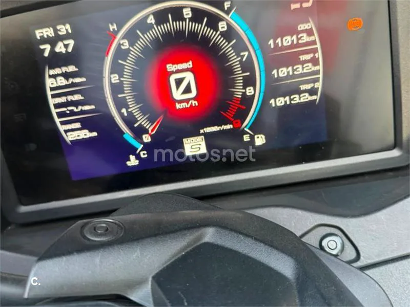 Yamaha TMAX - Vista 4