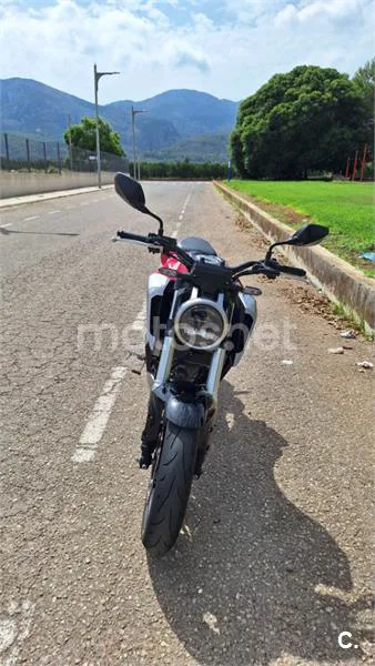 Honda CB125R - Vista 6