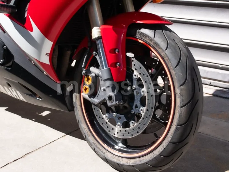 Yamaha YZF-R6 - Vista 4