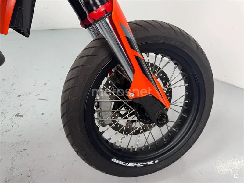 KTM 690 SMC R - Vista 15