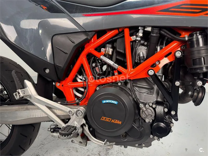 KTM 690 SMC R - Vista 16