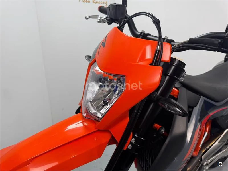 KTM 690 SMC R - Vista 7