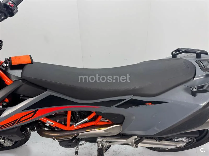KTM 690 SMC R - Vista 8