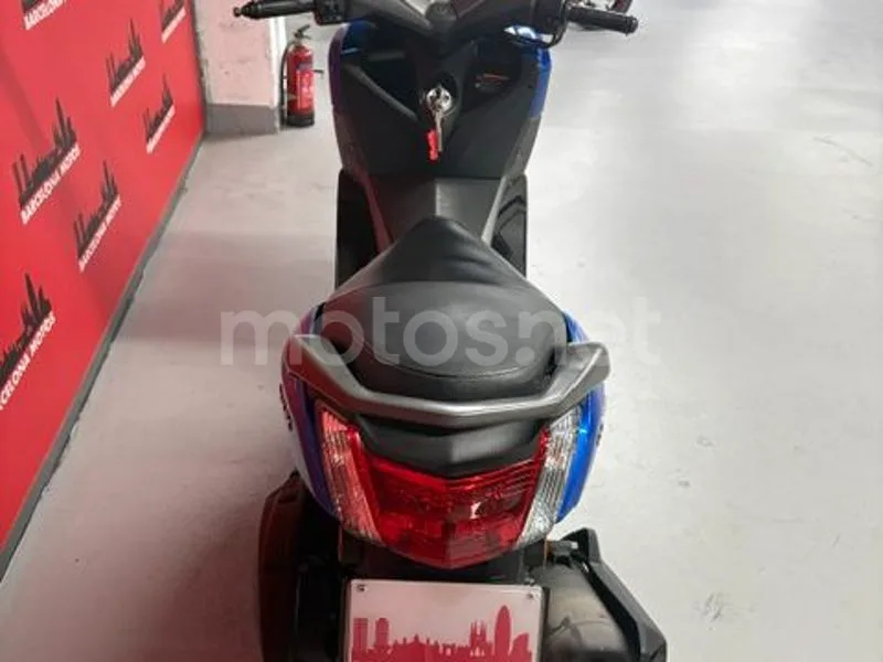 Yamaha NMAX - Vista 8