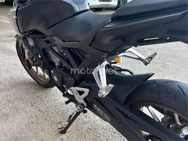 Honda CB125R - Vista 7