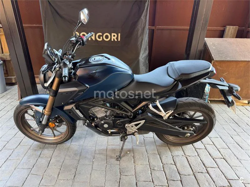 Honda CB125R - Vista 3