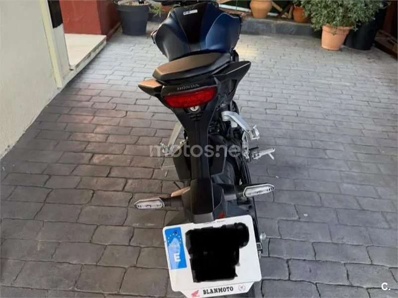 Honda CB125R - Vista 4