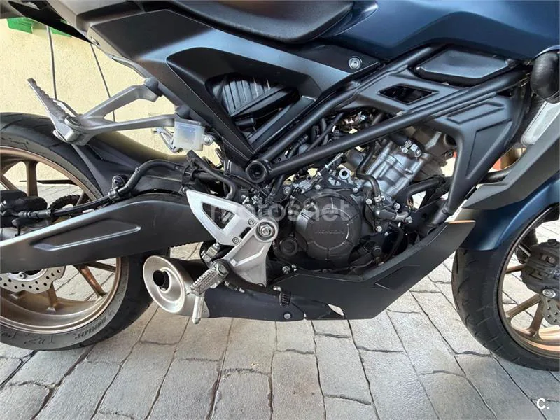 Honda CB125R - Vista 5