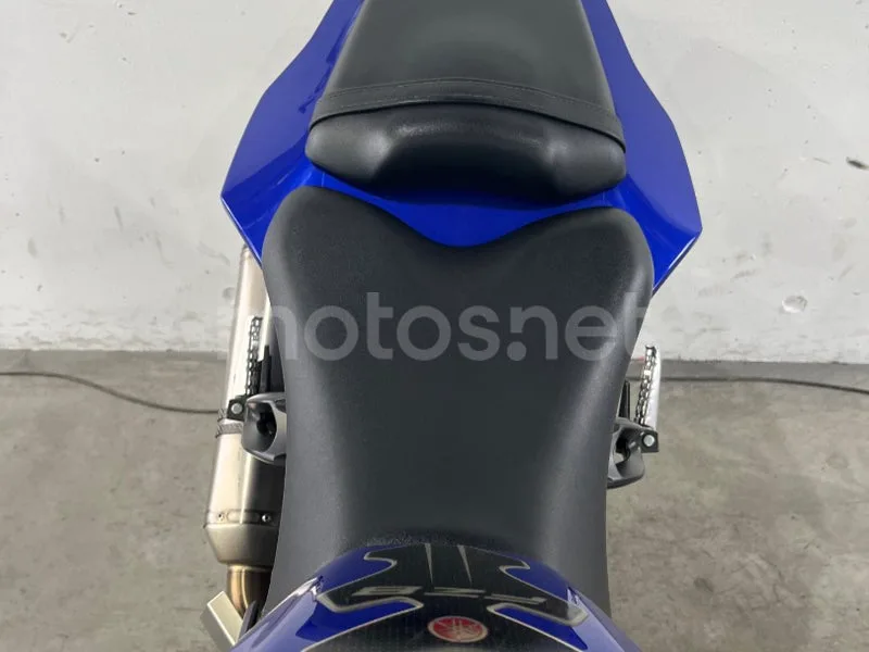 Yamaha FZ8 - Vista 15