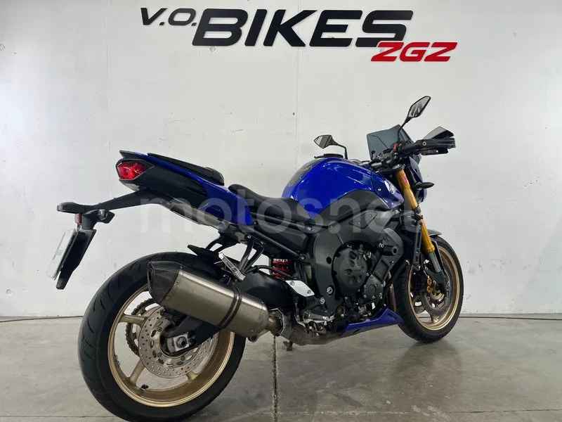 Yamaha FZ8 - Vista 8
