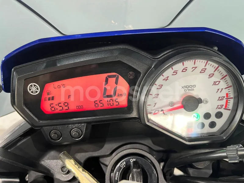 Yamaha FZ8 - Vista 10