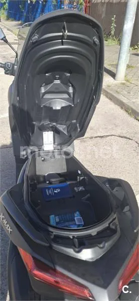 Yamaha XMAX 300 - Vista 9