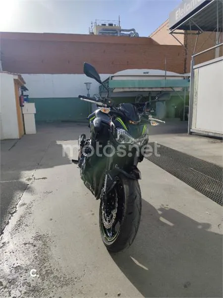 Kawasaki Z900 - Vista 5