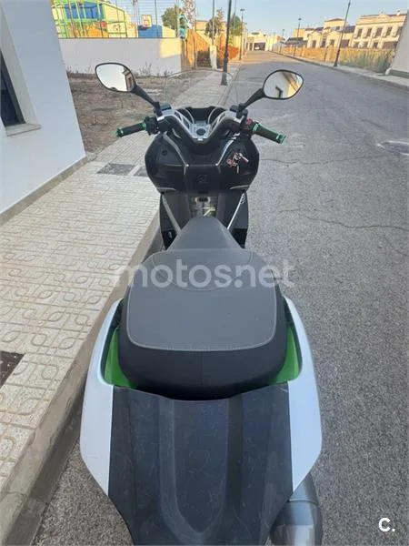 Kawasaki J300 - Vista 7