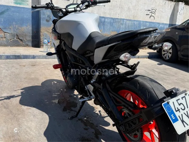 Yamaha MT-09 - Vista 3