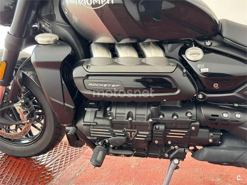 Triumph Rocket 3 - Vista 15